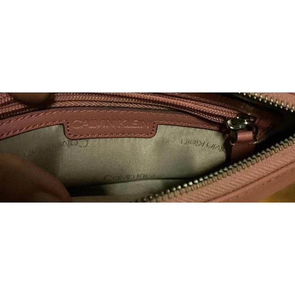 Calvin Klein‎ Cross Body Pink/Rose Purse With Chain On Strap